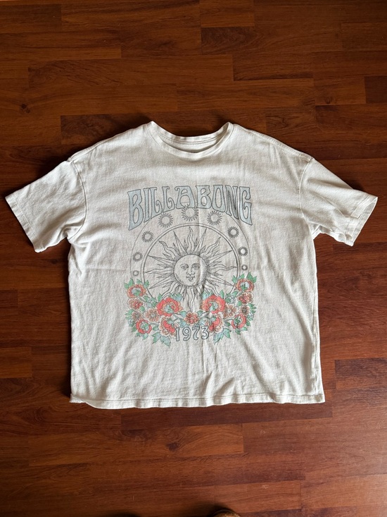 Billabong Tops - Billabong Oversized Women’s White Graphic Tee